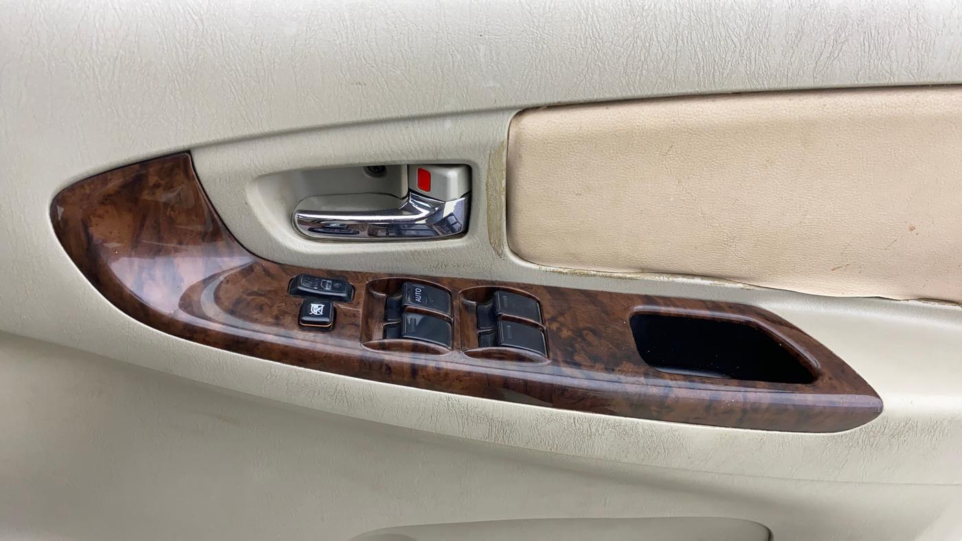 2014 Toyota Innova 2.5 VX 8 STR, Diesel, Manual, 79,180 km, Driver Side Door Panels Control