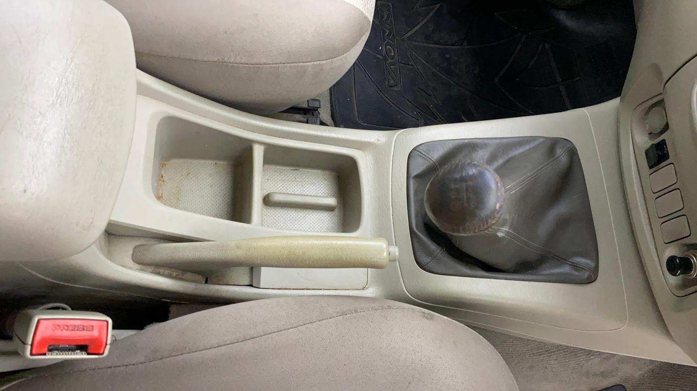 2014 Toyota Innova 2.5 VX 8 STR, Diesel, Manual, 79,180 km, Gear Lever