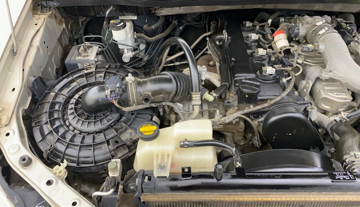 2014 Toyota Innova 2.5 VX 8 STR, Diesel, Manual, 79,175 km, Engine View - Right