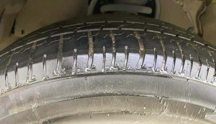 2014 Toyota Innova 2.5 VX 8 STR, Diesel, Manual, 79,175 km, Left Front Tyre Tread