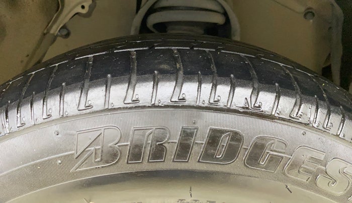 2014 Toyota Innova 2.5 VX 8 STR, Diesel, Manual, 79,175 km, Right Front Tyre Tread