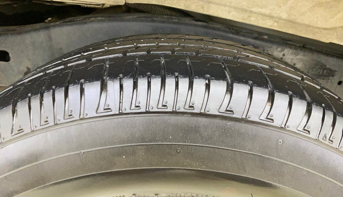 2014 Toyota Innova 2.5 VX 8 STR, Diesel, Manual, 79,175 km, Right Rear Tyre Tread