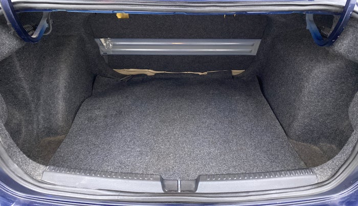 2015 Volkswagen Vento HIGHLINE PETROL, Petrol, Manual, 60,003 km, Boot Inside