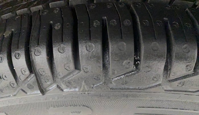 2014 Maruti Alto 800 LXI, Petrol, Manual, 61,018 km, Left Rear Tyre Tread