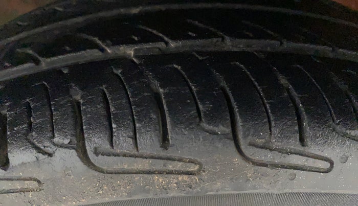 2014 Maruti Alto 800 LXI, Petrol, Manual, 61,018 km, Left Front Tyre Tread