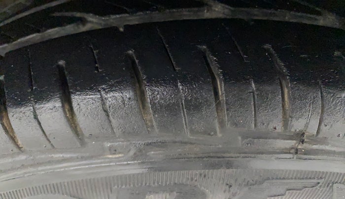 2014 Maruti Alto 800 LXI, Petrol, Manual, 61,018 km, Right Front Tyre Tread