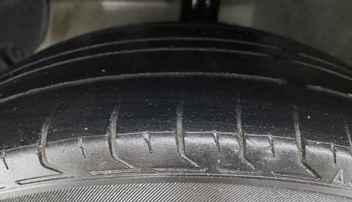 2015 Hyundai Grand i10 MAGNA 1.2 KAPPA VTVT, CNG, Manual, 75,716 km, Left Front Tyre Tread
