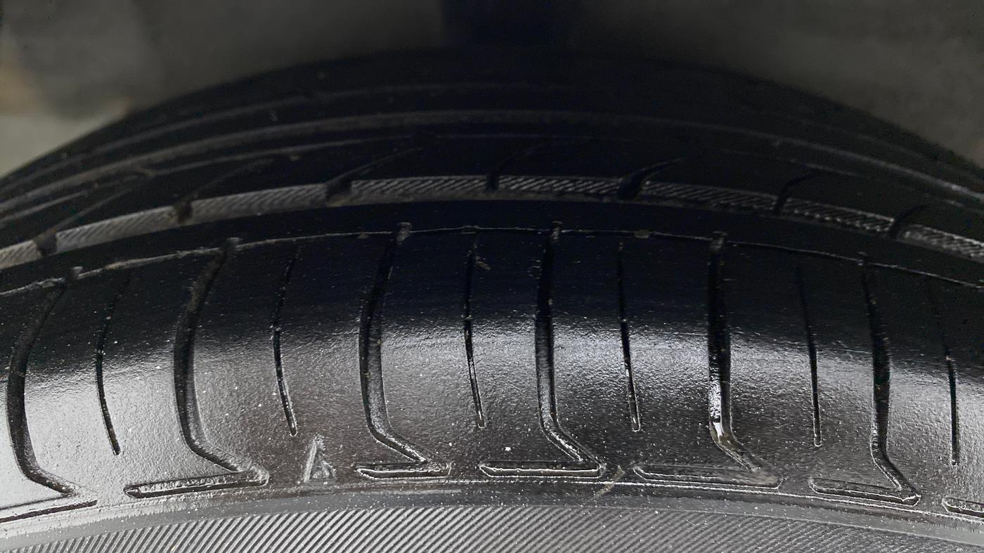2015 Hyundai Grand i10 MAGNA 1.2 KAPPA VTVT, CNG, Manual, 75,716 km, Right Rear Tyre Tread