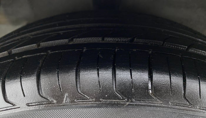 2015 Hyundai Grand i10 MAGNA 1.2 KAPPA VTVT, CNG, Manual, 75,716 km, Right Rear Tyre Tread