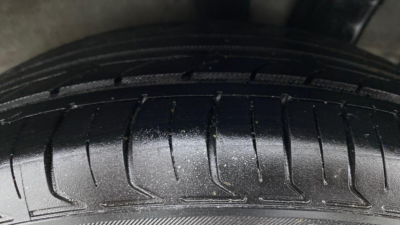 2015 Hyundai Grand i10 MAGNA 1.2 KAPPA VTVT, CNG, Manual, 75,716 km, Left Rear Tyre Tread