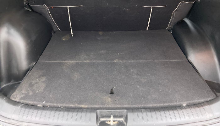 2016 Hyundai Creta SX PLUS 1.6 PETROL, Petrol, Manual, 88,174 km, Boot Inside