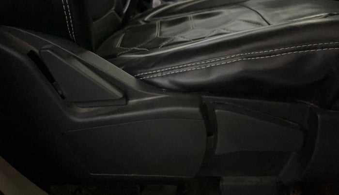 2022 Renault TRIBER RXZ, Petrol, Manual, 35,223 km, Driver Side Adjustment Panel