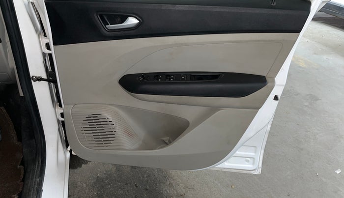 2022 Renault TRIBER RXZ, Petrol, Manual, 35,223 km, Driver Side Door Panels Control