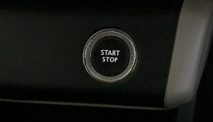 2022 Renault TRIBER RXZ, Petrol, Manual, 35,223 km, Keyless Start/ Stop Button