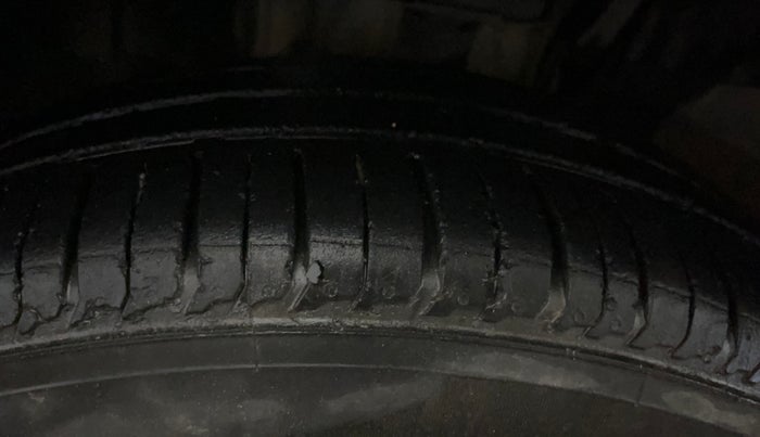 2022 Renault TRIBER RXZ, Petrol, Manual, 35,223 km, Left Front Tyre Tread