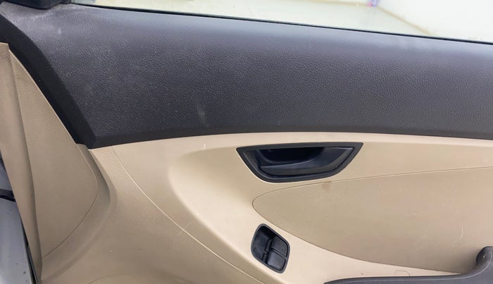 2013 Hyundai Eon ERA +, Petrol, Manual, 62,934 km, Driver Side Door Panels Control