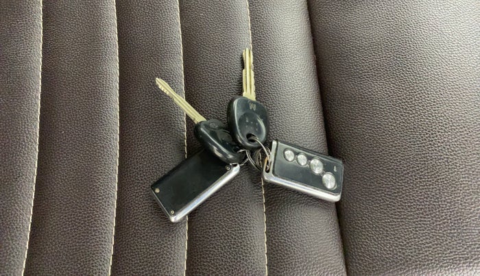 2013 Hyundai Eon ERA +, Petrol, Manual, 62,934 km, Key Close Up