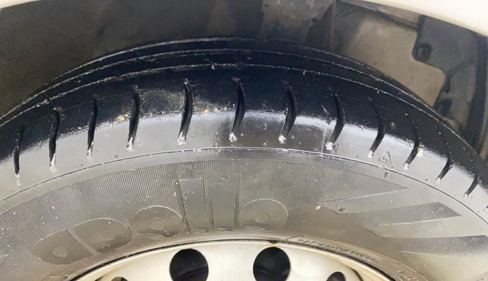 2013 Hyundai Eon ERA +, Petrol, Manual, 62,934 km, Right Front Tyre Tread