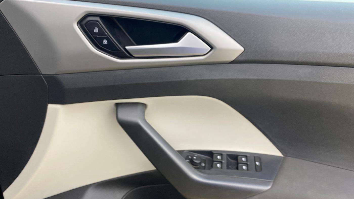 2022 Volkswagen TAIGUN HIGHLINE 1.0 TSI AT, Petrol, Automatic, 57,237 km, Driver Side Door Panels Control