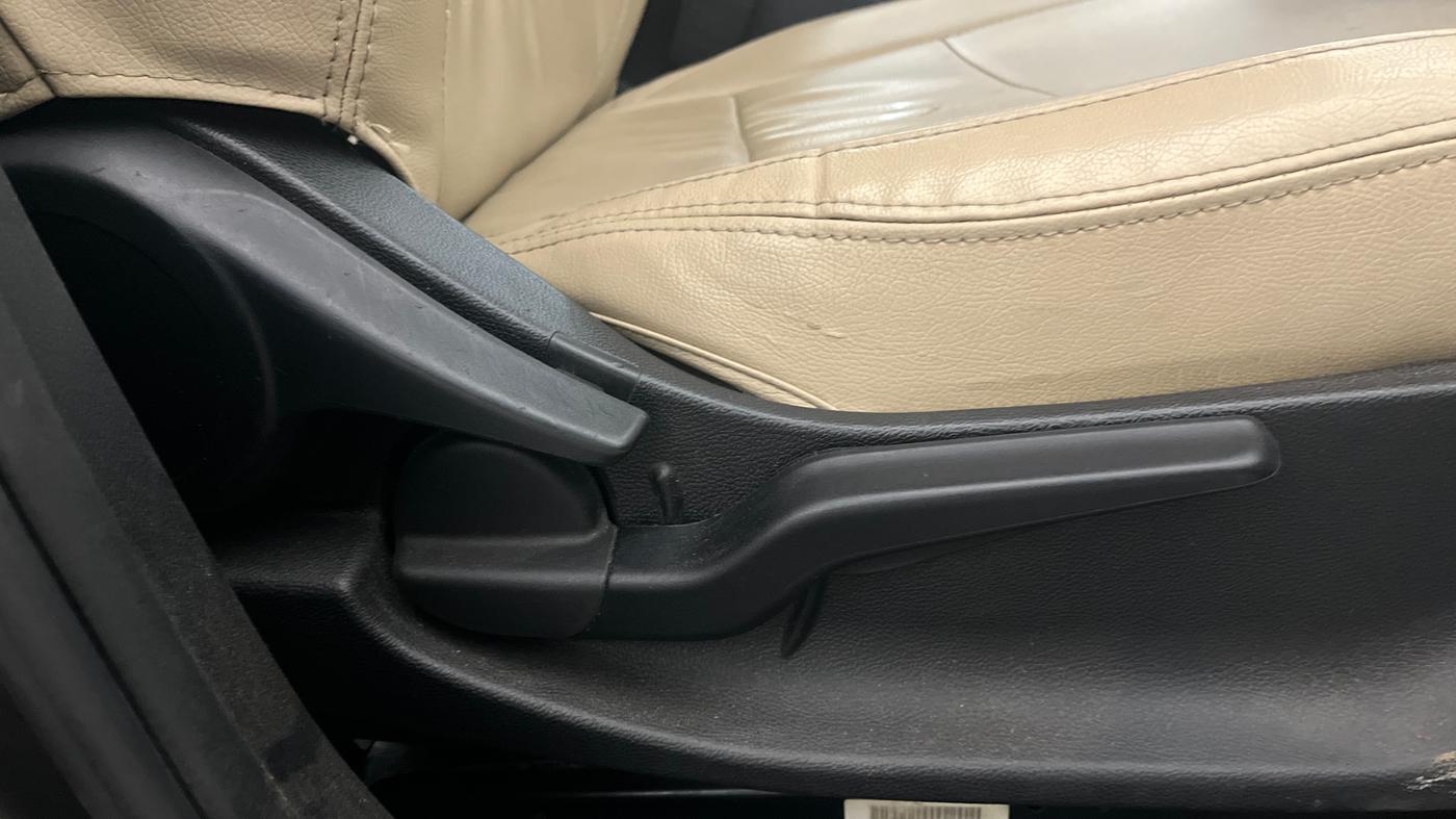 2022 Honda City 1.5L I-VTEC V MT 5TH GEN, Petrol, Manual, 58,802 km, Driver Side Adjustment Panel