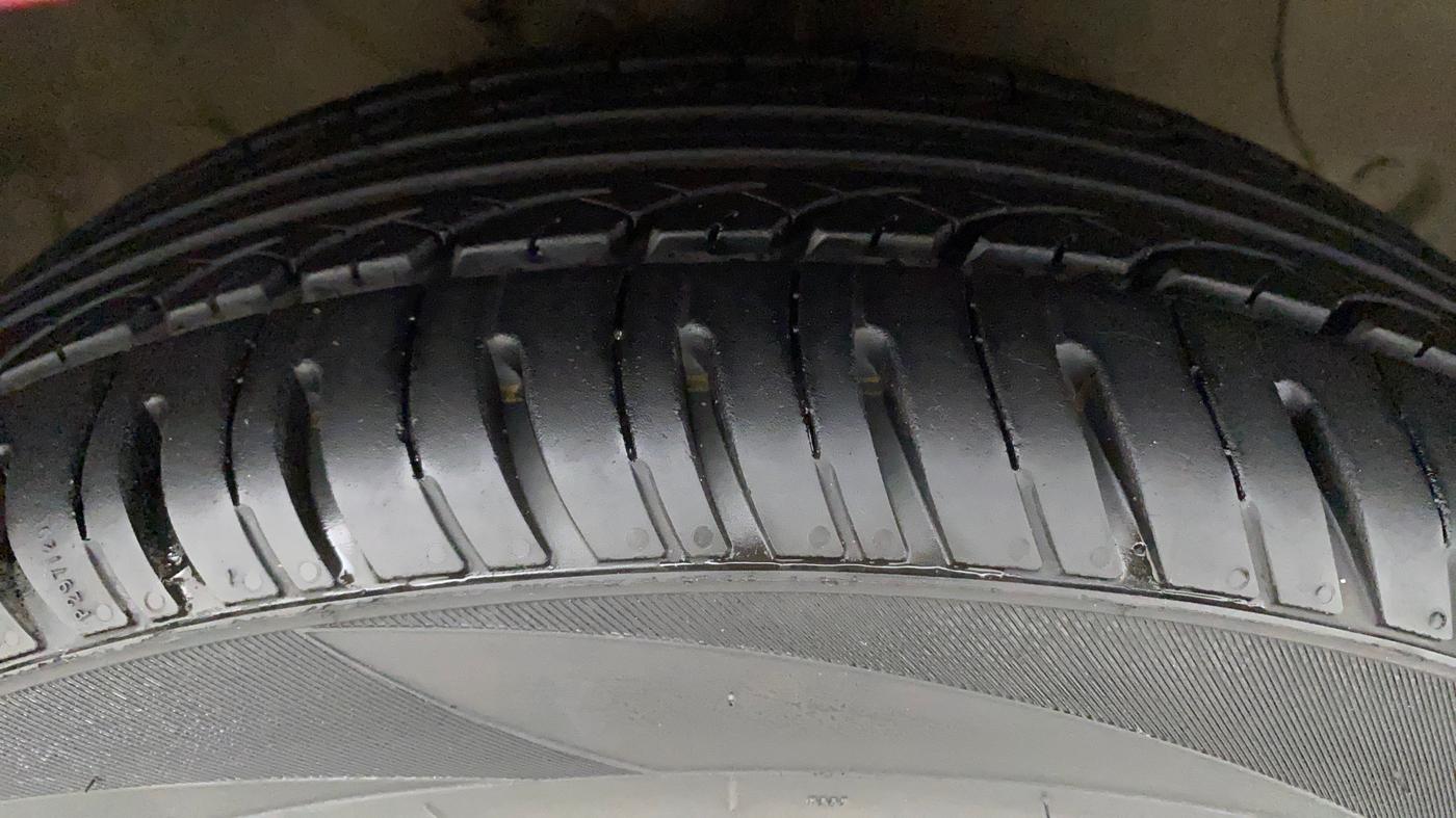 2017 Hyundai Grand i10 ASTA 1.2 KAPPA VTVT, Petrol, Manual, 40,120 km, Right Front Tyre Tread