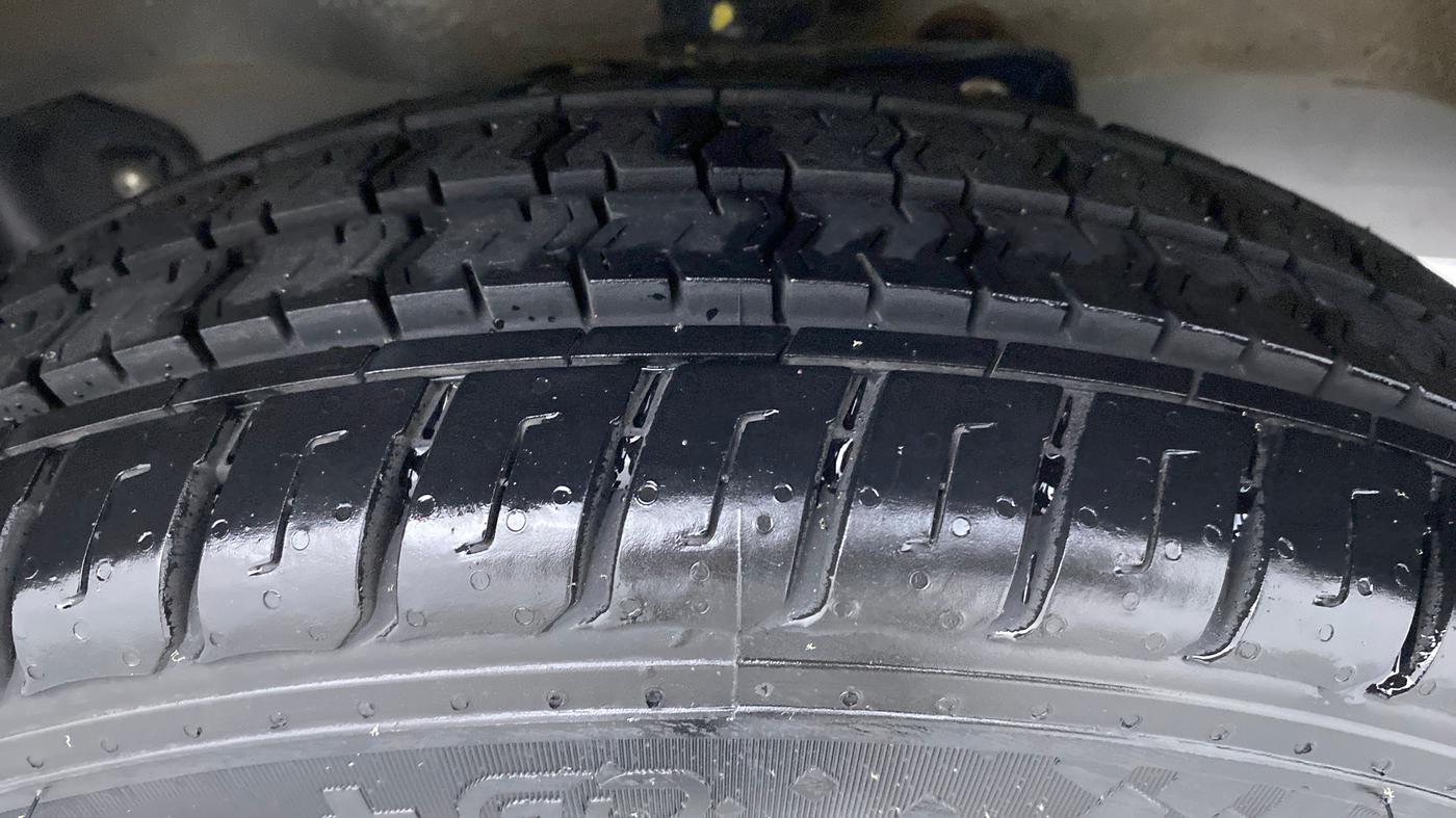 2020 Maruti Eeco 5 STR WITH AC PLUSHTR, Petrol, Manual, Right Front Tyre Tread