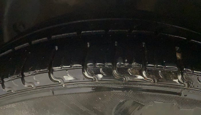 2017 Hyundai Grand i10 MAGNA AT 1.2 KAPPA VTVT, Petrol, Automatic, 98,325 km, Left Front Tyre Tread