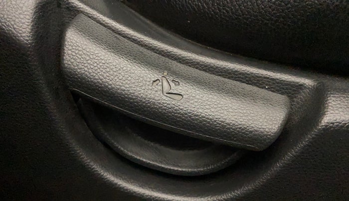 2017 Hyundai Grand i10 MAGNA AT 1.2 KAPPA VTVT, Petrol, Automatic, 98,325 km, Driver Side Adjustment Panel