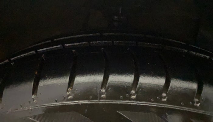 2017 Hyundai Grand i10 MAGNA AT 1.2 KAPPA VTVT, Petrol, Automatic, 98,325 km, Right Front Tyre Tread