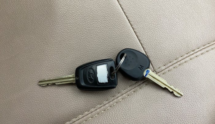 2018 Hyundai Grand i10 SPORTZ (O) 1.2 KAPPA VTVT, Petrol, Manual, 30,999 km, Key Close Up