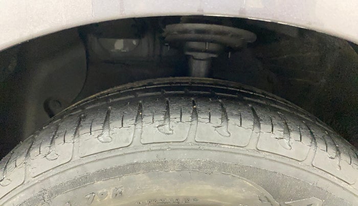 2018 Hyundai Grand i10 SPORTZ (O) 1.2 KAPPA VTVT, Petrol, Manual, 30,999 km, Left Front Tyre Tread