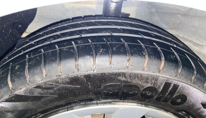 2015 Hyundai Grand i10 SPORTZ 1.2 KAPPA VTVT, Petrol, Manual, 36,792 km, Left Front Tyre Tread