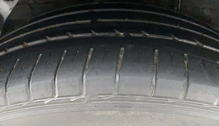 2016 Hyundai Elite i20 ASTA 1.2 (O), Petrol, Manual, 67,279 km, Right Rear Tyre Tread