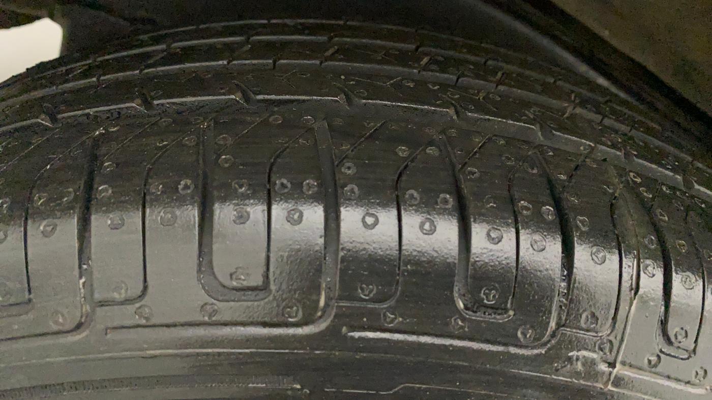 2014 Toyota Innova 2.5 VX 7 STR, Diesel, Manual, 93,272 km, Right Rear Tyre Tread