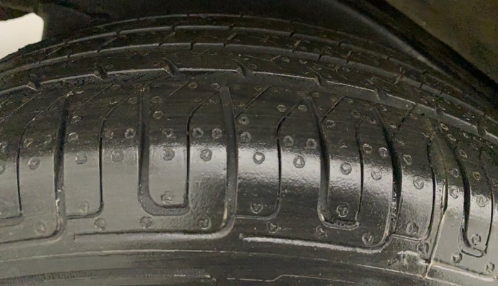 2014 Toyota Innova 2.5 VX 7 STR, Diesel, Manual, 93,272 km, Right Rear Tyre Tread