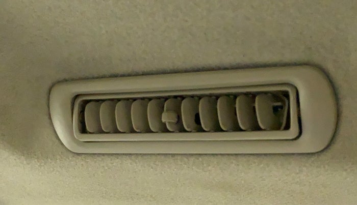 2014 Toyota Innova 2.5 VX 7 STR, Diesel, Manual, 93,272 km, Rear AC Vents