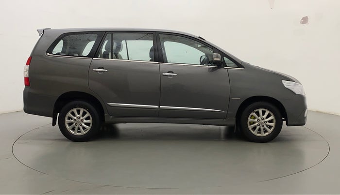 2014 Toyota Innova 2.5 VX 7 STR, Diesel, Manual, 93,272 km, Right Side