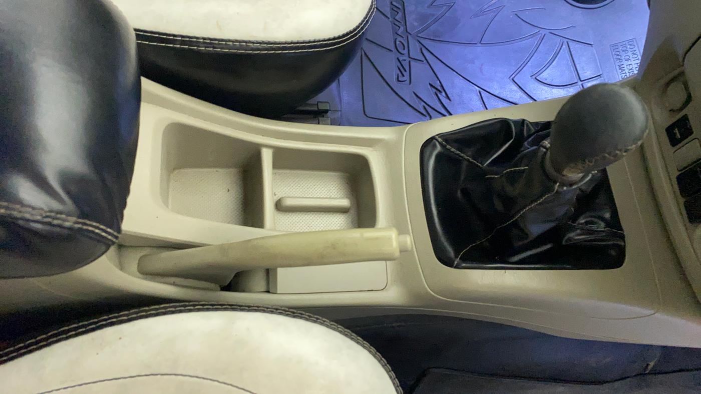 2014 Toyota Innova 2.5 VX 7 STR, Diesel, Manual, 93,272 km, Gear Lever