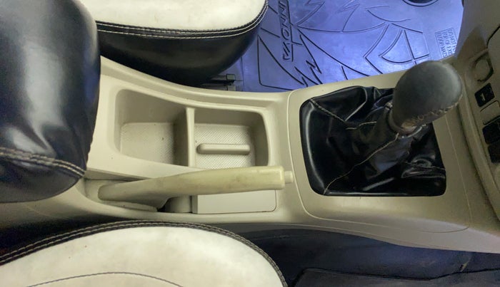 2014 Toyota Innova 2.5 VX 7 STR, Diesel, Manual, 93,272 km, Gear Lever