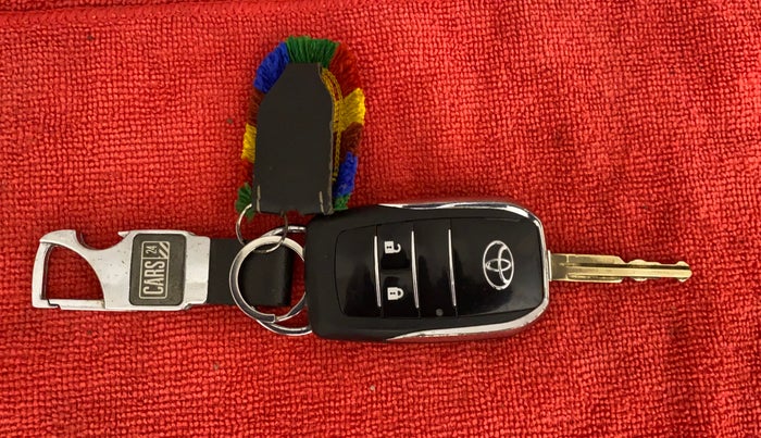 2014 Toyota Innova 2.5 VX 7 STR, Diesel, Manual, 93,272 km, Key Close Up