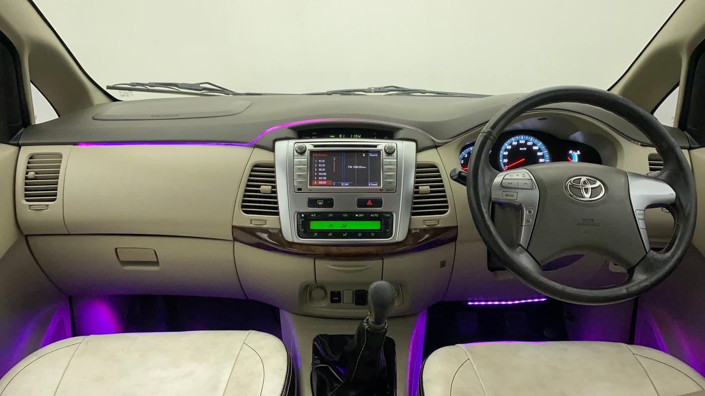 2014 Toyota Innova 2.5 VX 7 STR, Diesel, Manual, 93,272 km, Dashboard