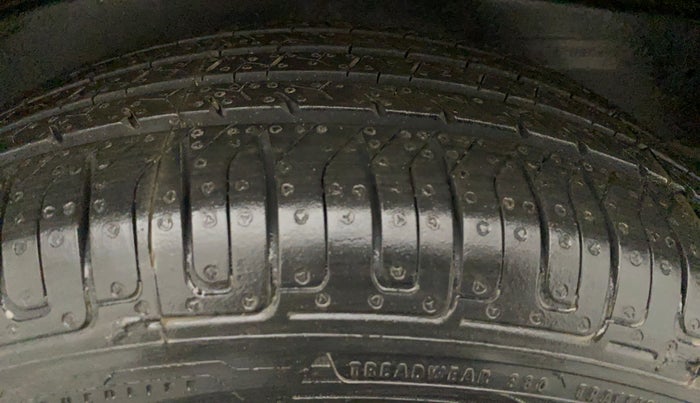 2014 Toyota Innova 2.5 VX 7 STR, Diesel, Manual, 93,272 km, Right Front Tyre Tread