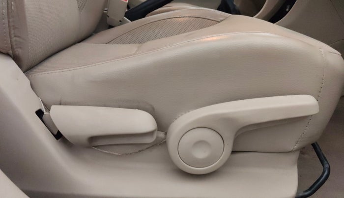 2017 Maruti Ciaz ZETA 1.4  MT PETROL, Petrol, Manual, 65,539 km, Driver Side Adjustment Panel