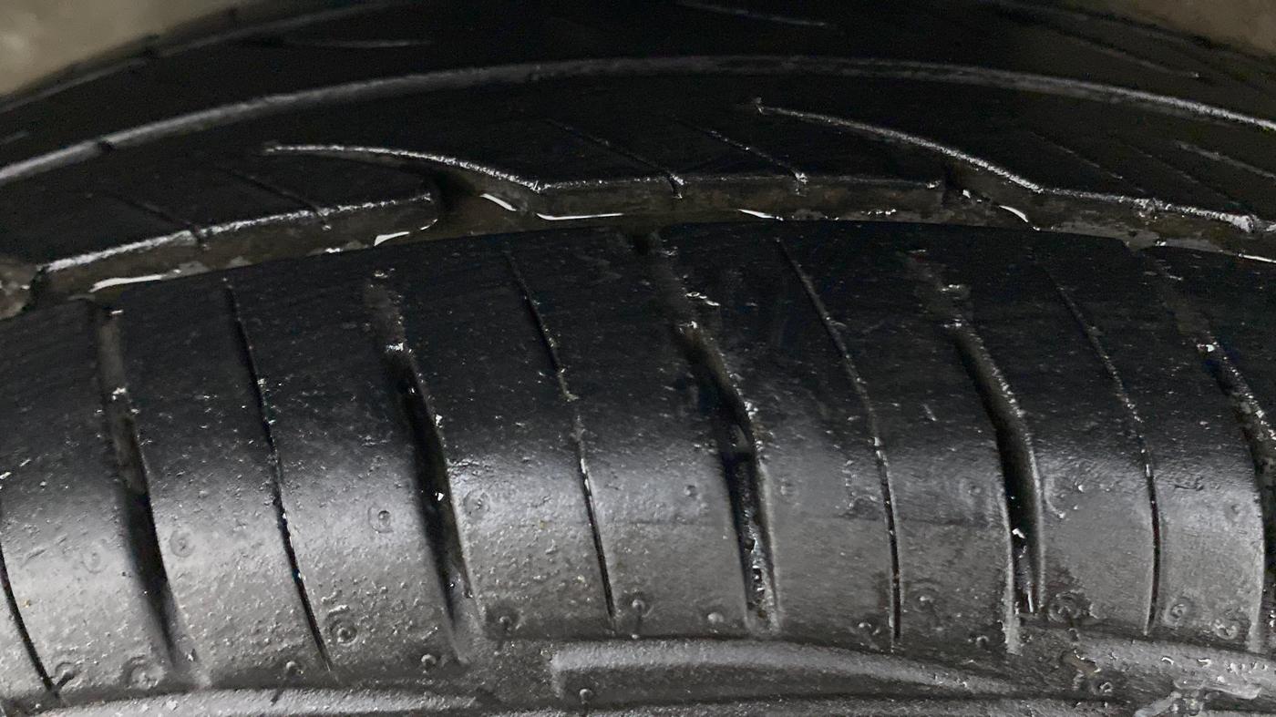 2016 Maruti Alto 800 VXI, Petrol, Manual, 95,961 km, Left Front Tyre Tread