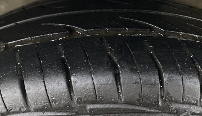 2016 Maruti Alto 800 VXI, Petrol, Manual, 95,961 km, Left Front Tyre Tread