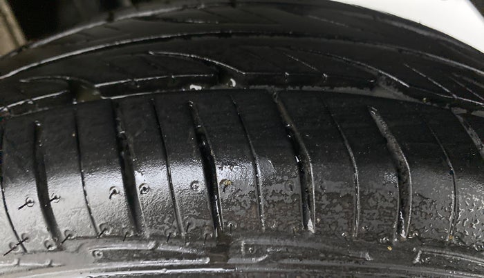 2016 Maruti Alto 800 VXI, Petrol, Manual, 95,961 km, Left Rear Tyre Tread