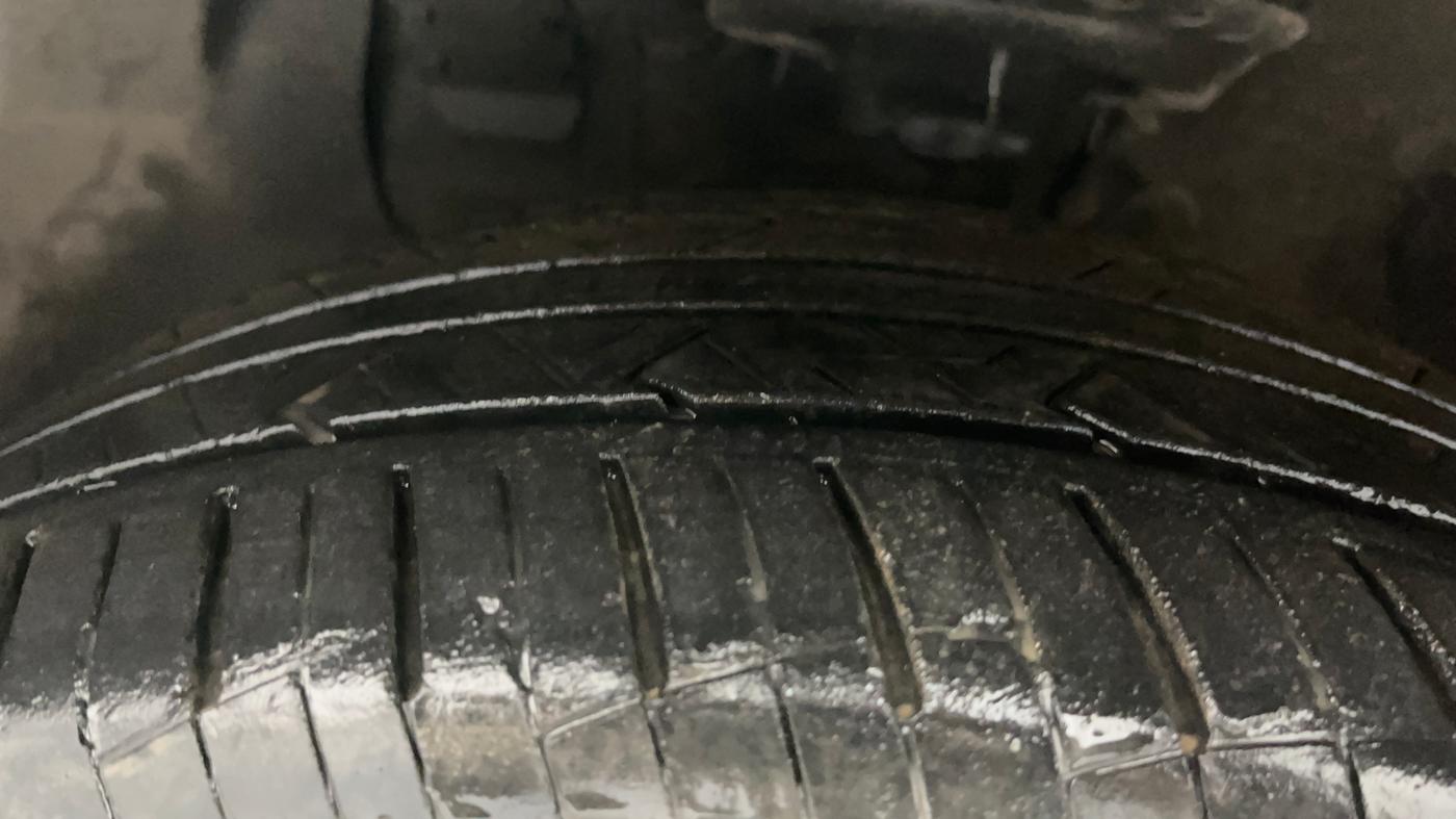 2019 Hyundai Elite i20 SPORTZ PLUS 1.2 DUAL TONE, Petrol, Manual, 24,581 km, Left Front Tyre Tread
