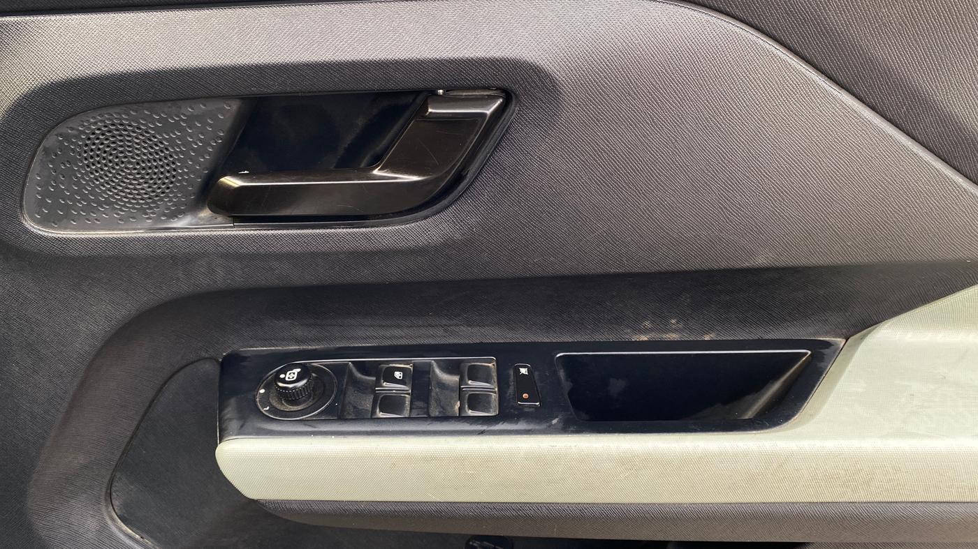 2024 Tata PUNCH ADVENTURE MT CNG , CNG, Manual, 31,404 km, Driver Side Door Panels Control