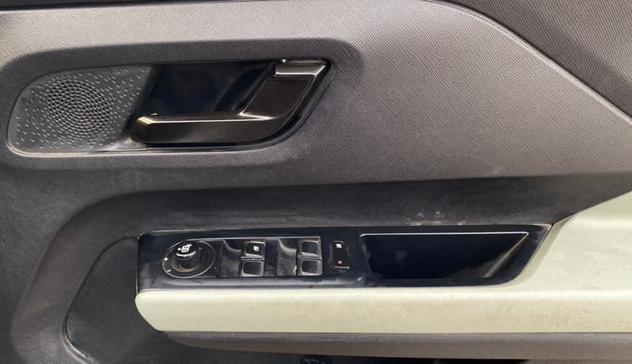 2024 Tata PUNCH ADVENTURE MT CNG , CNG, Manual, 31,404 km, Driver Side Door Panels Control