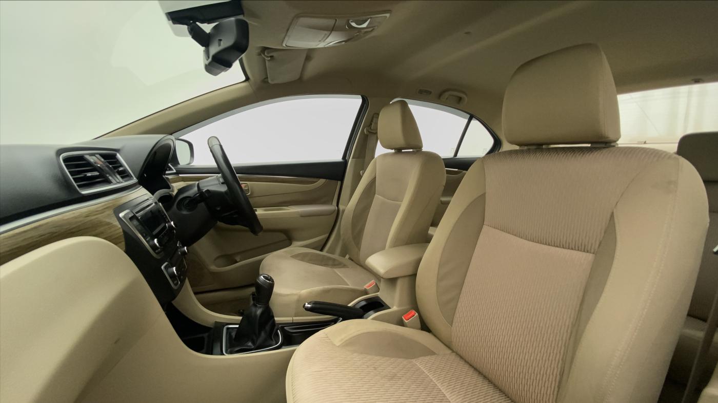 2018 Maruti Ciaz ZETA 1.5 SHVS MT PETROL, Petrol, Manual, 62,709 km, Right Side Front Door Cabin